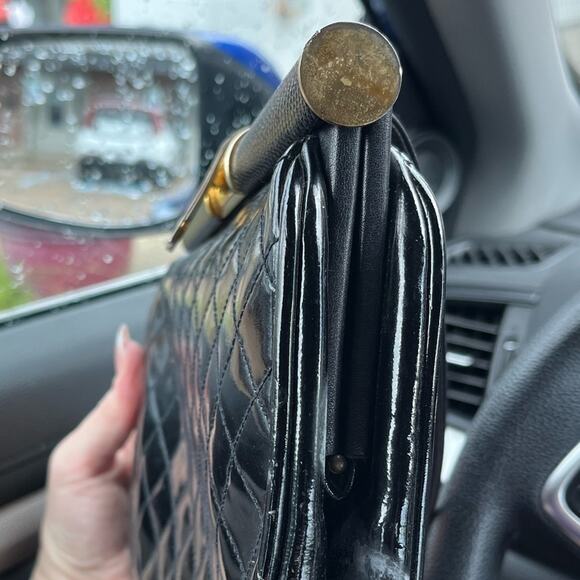 Vintage 80s Art Deco Designer Patent Leather bag in black Gold Clasp 6 - Picture 2 of 8